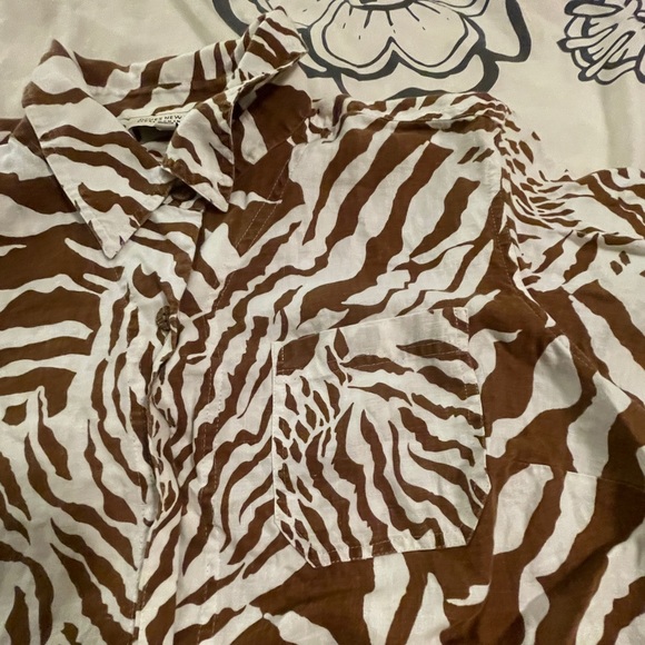 Jones New York Sport Woman Brown Zebra Button Down - Picture 3 of 6